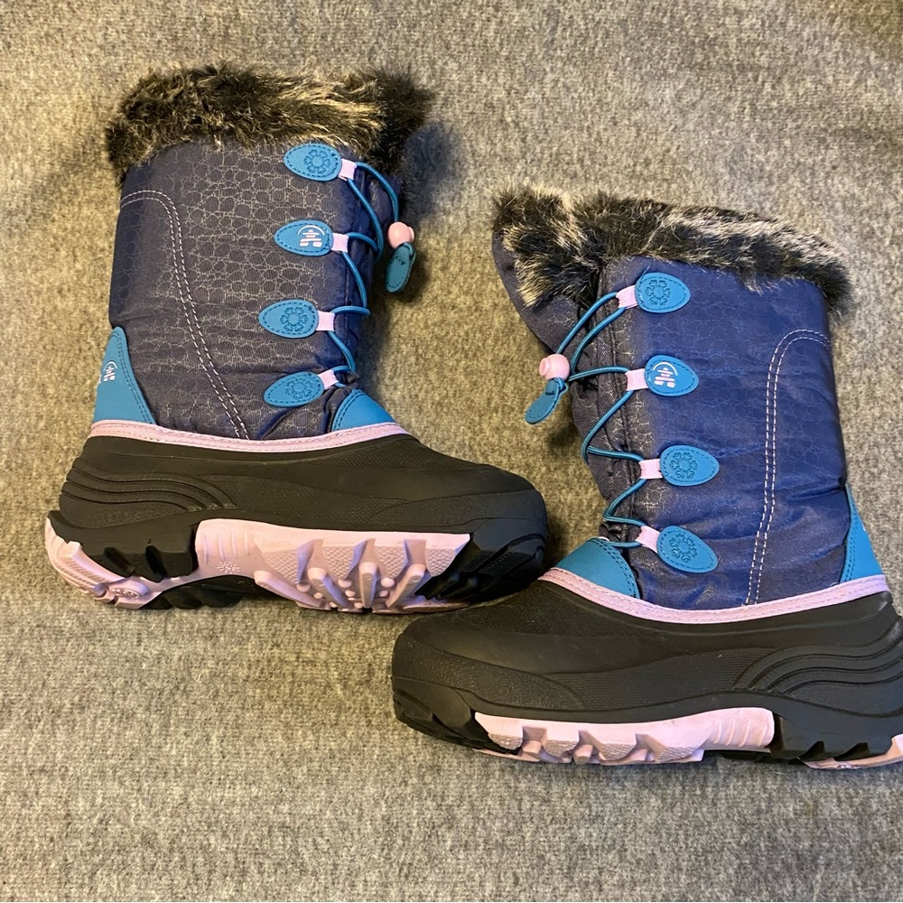 Kamik Blue And Black Winter Boots with Faux Fur Women’s Size‎ 5 Slip On